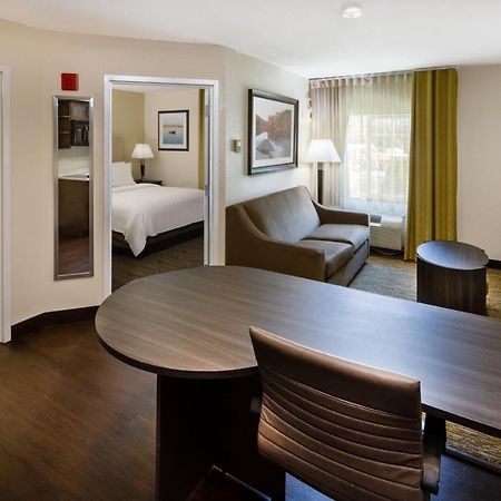 Candlewood Suites Windsor Locks, An Ihg Hotel Ngoại thất bức ảnh