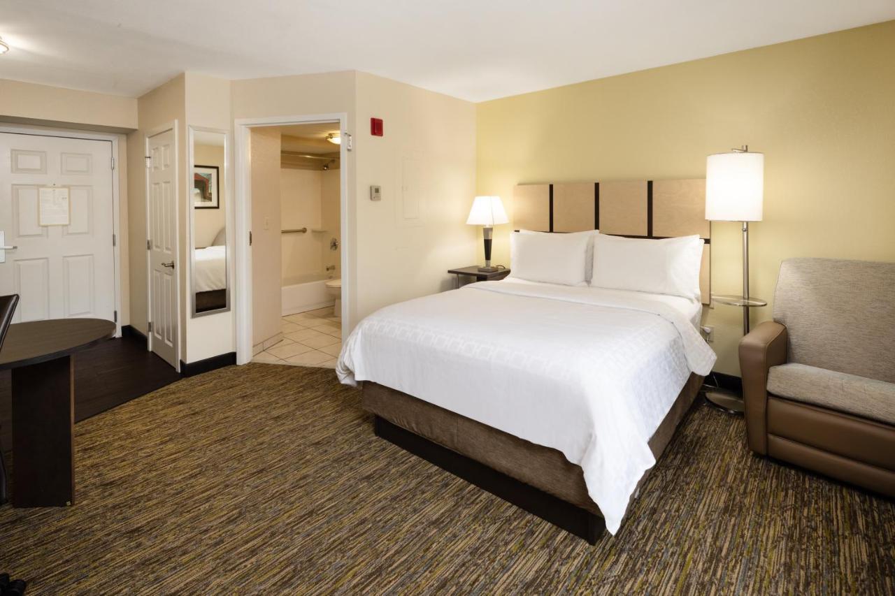 Candlewood Suites Windsor Locks, An Ihg Hotel Ngoại thất bức ảnh