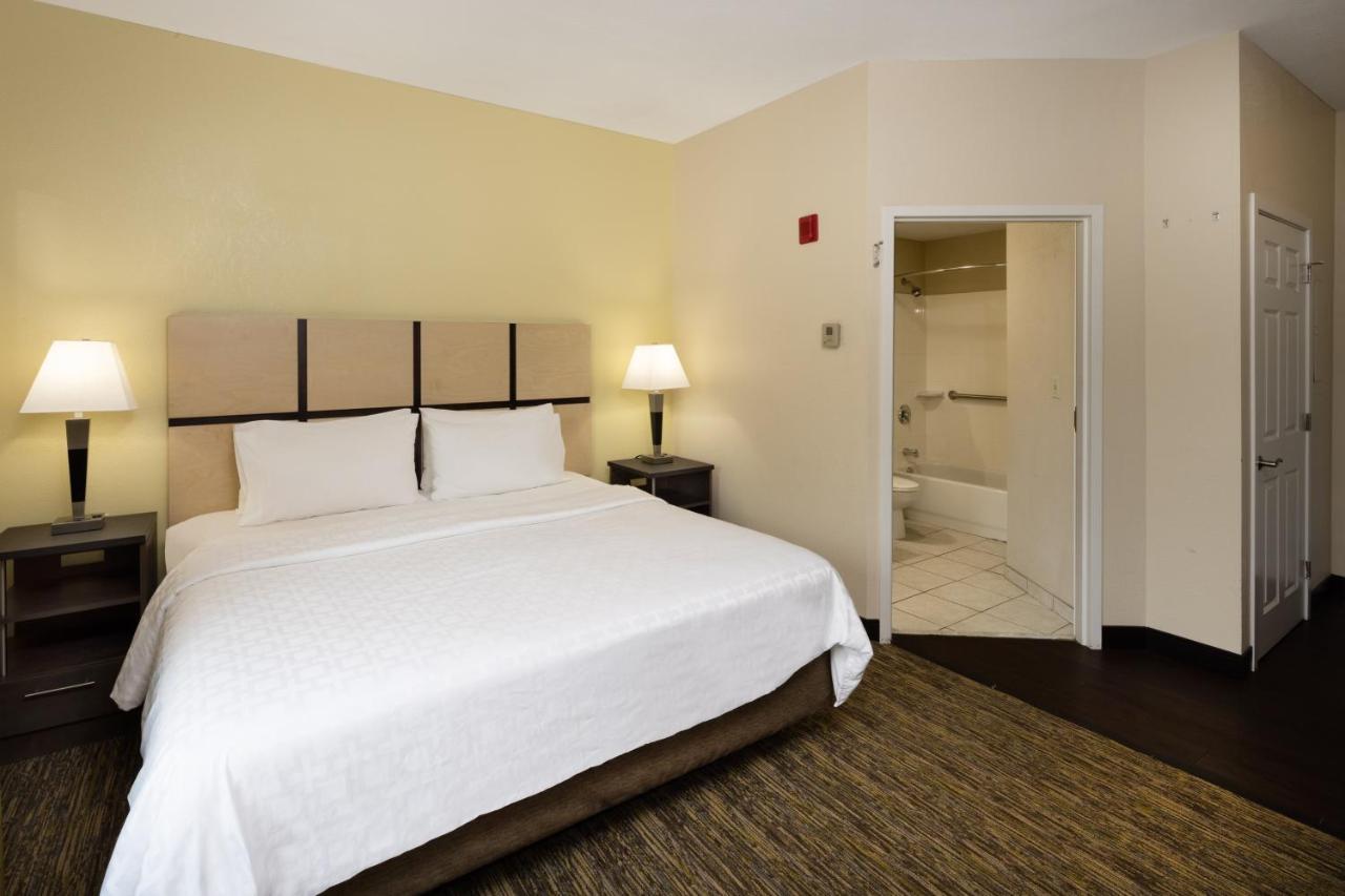 Candlewood Suites Windsor Locks, An Ihg Hotel Ngoại thất bức ảnh